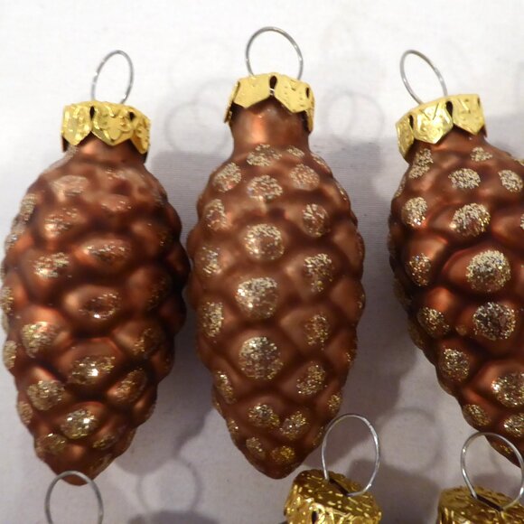 NEW 2.5” GLASS PINECONE GOLD GLITTER CHRISTMAS ORNAMENT LOT OF 24 - Picture 7 of 7
